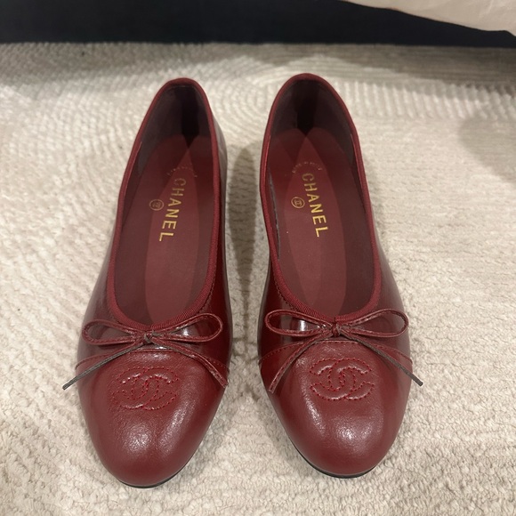 CHANEL Women's Burgundy Ballet Flats - Picture 1 of 4